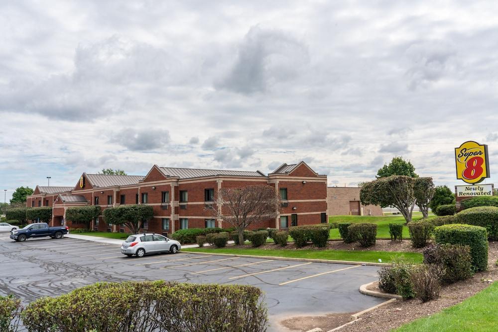 Super 8 By Wyndham Elgin Hotel Exterior photo