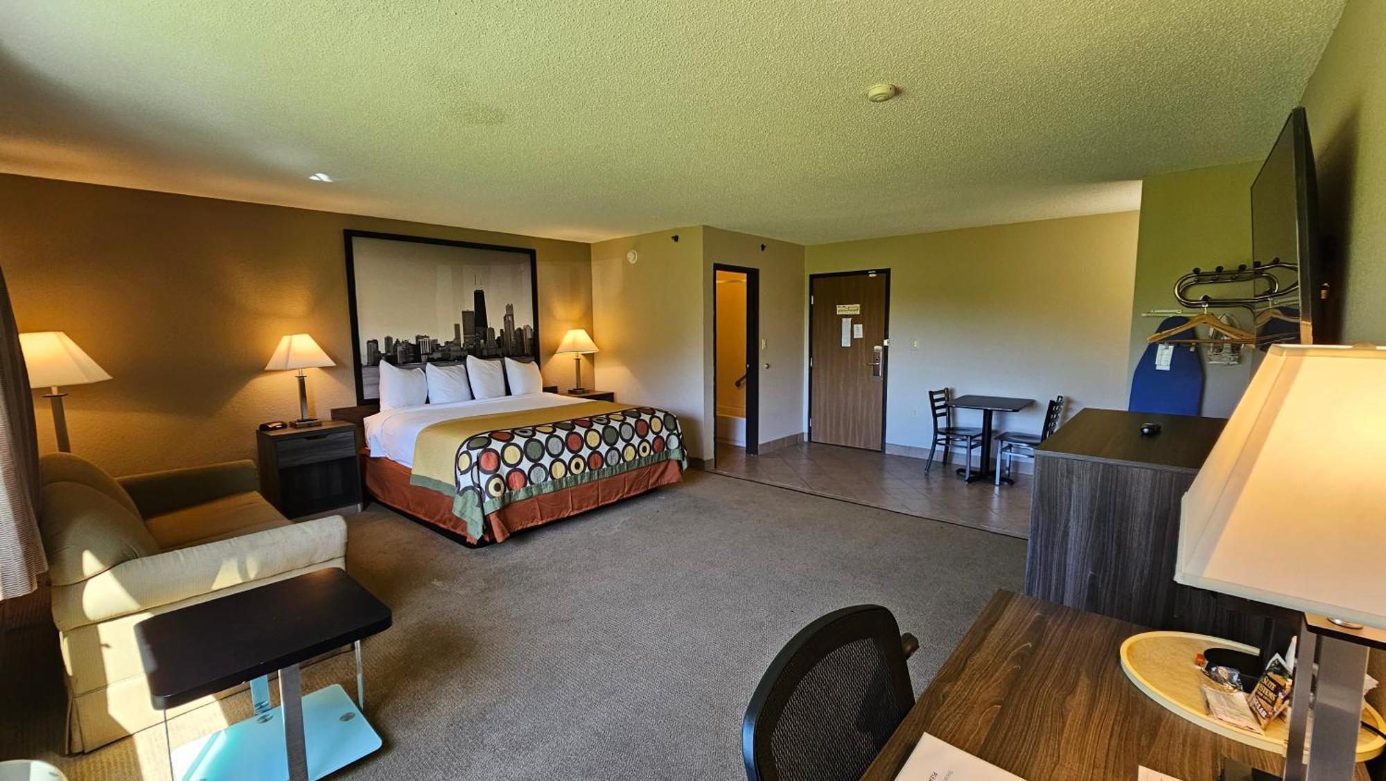 Super 8 By Wyndham Elgin Hotel Exterior photo